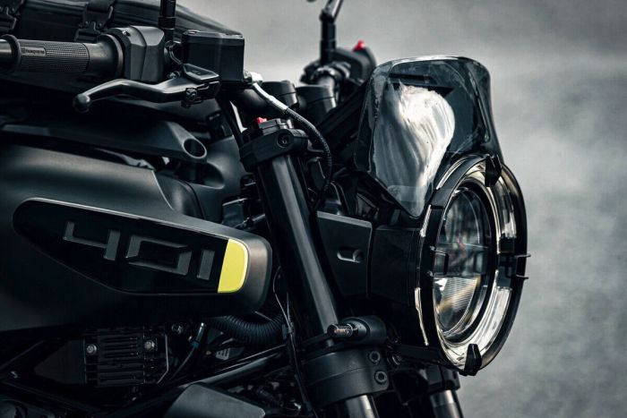 Захист фари головного світла Husqvarna Svartpilen 401