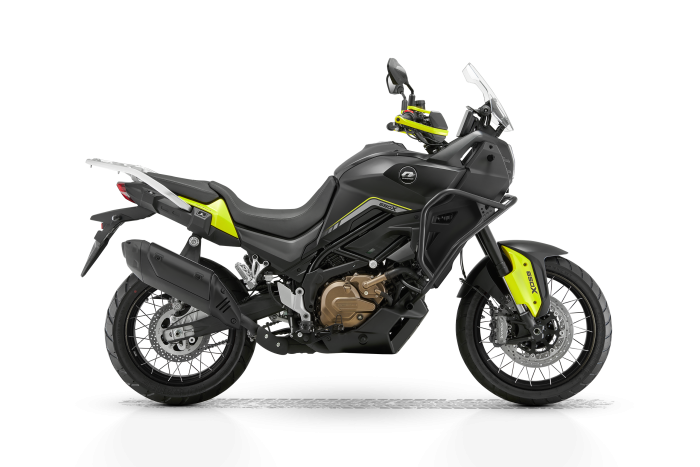Мотоцикл QJMOTOR SVT650X BLACK/SILVERY/YELLOW