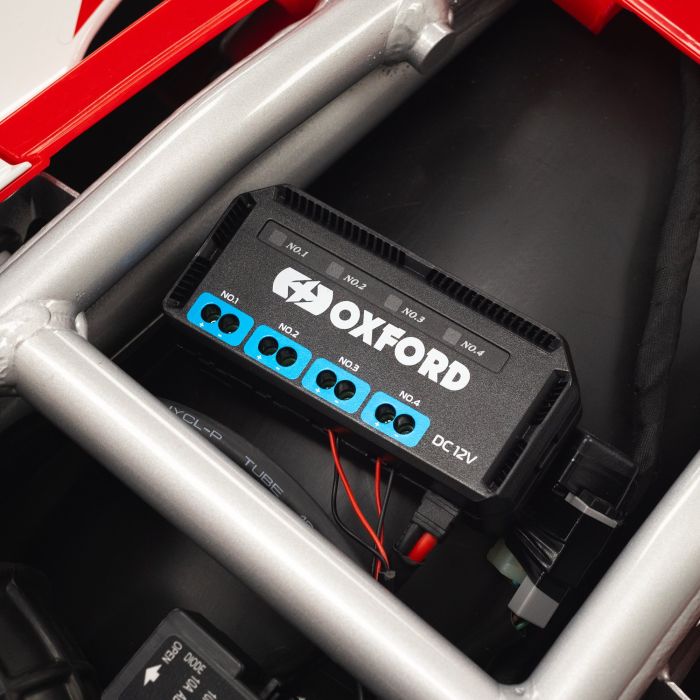 Розподільча коробка Oxford Junction Box -12V with fused power outlets