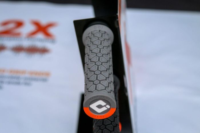 Гріпси ODI Vanquish, v2.1 Lock-On ,MTB , Closed End Orange/Black