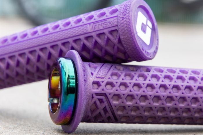 Гріпси ODI Vans v2.1 Lock-On MTB Closed End 135mm Iridescent Purple/Oil Slick