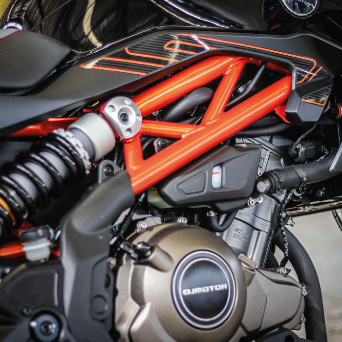 Мотоцикл QJMOTOR SRK 400 ORANGE/BLACK