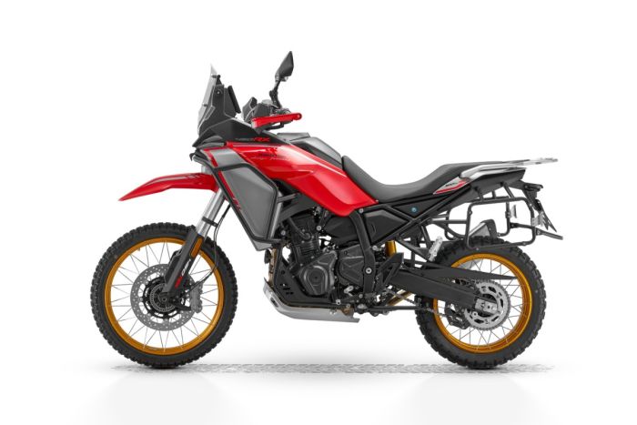 Мотоцикл QJMOTOR SRT 450 RX RED, GOLD RIM