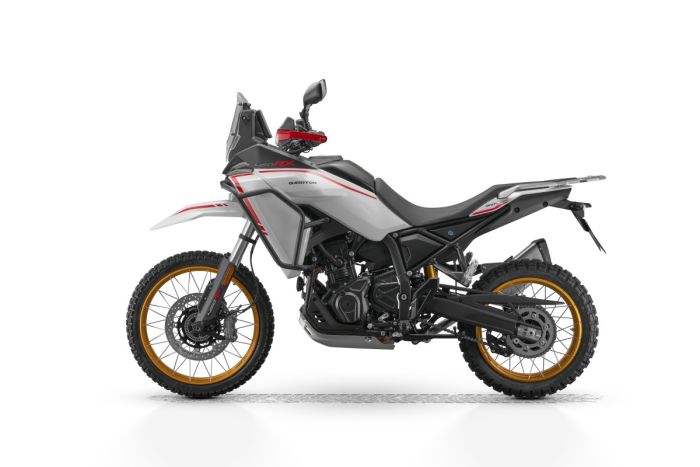Мотоцикл QJMOTOR SRT 450 RX WHITE, BLACK RIM