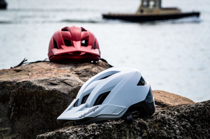 Вело шолом TLD Flowline SE HELMET Stealth [White]