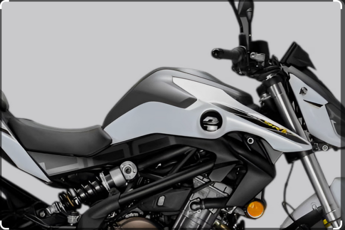 Мотоцикл QJMOTOR SRK 400 WHITE/BLACK
