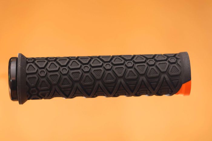 Гріпси ODI Vanquish, v2.1 Lock-On ,MTB , Closed End Graphite