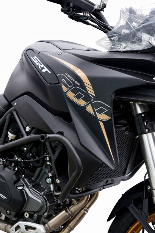 Мотоцикл QJMOTOR SRT 600 X BLACK
