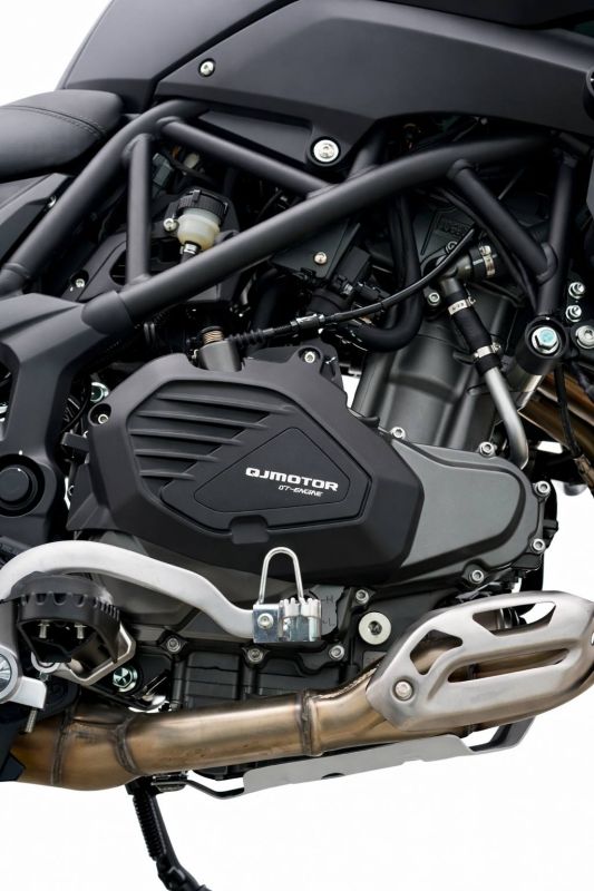 Мотоцикл QJMOTOR SRT 600 X BLACK