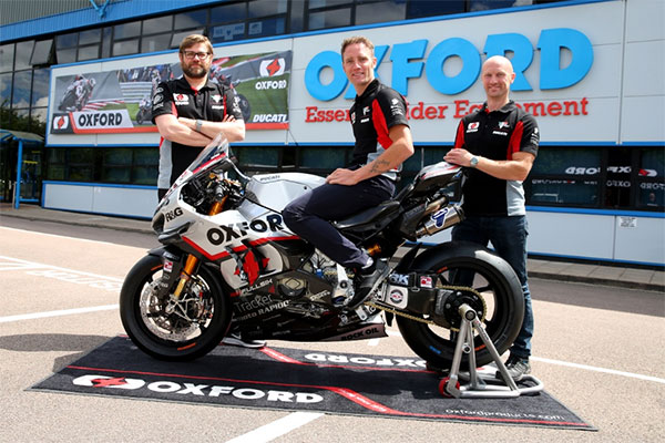 Команда Oxford Products Racing Team на чемпіонаті по кільцевим гонкам